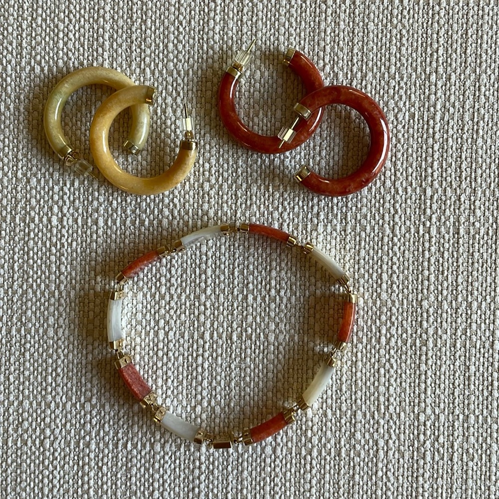 Gorgeous set of red jade yellow jade earring 14 karat with bracelet 14 karat